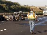 V aute uhoreli traja maďarskí pasažieri