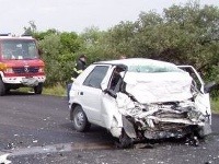 Milenci zahynuli v zdemolovanom aute