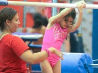 Suri Cruise v útlom veku okúsila tvrdý chlebík gymnastky.