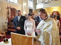 Henrich Krejča a Ivana Vansová sa vzali v sobotu o 15.00 v grécko-katolíckom kostole. 