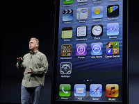 Phil Schiller predstavuje nový iPhone 5.