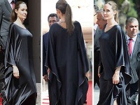 Angelina Jolie svoju útlu figúru zahalila do neforemnej róby v štýle omšového rúcha.