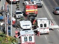 Hrozivo vyzerajúca havária na Pražskej ulici v Bratislave.