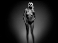 Taylor Momsen odhodila zábrany a zapózovala si pred kamerou úplne nahá.