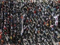 Počas demonštrácie Grékov proti úsporným opatreniam musela zasahovať polícia
