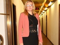 V parlamente sa poslankyňa Jana Vaľová ukázala v priesvitnej blúzke.