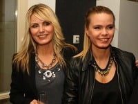Emma Tekelyová s dcérou Emou - vyzerajú ako sestry. 