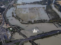 Dažde rozvodnili rieku Tiber, voda zaplavila predmestia Ríma