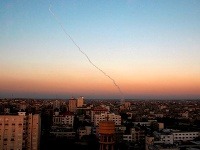 Nálety na Gazu majú od stredy už 49 obetí
