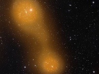 Zoskupenie horúceho plynu, ktorý spája zhluky galaxií Abell 399 a Abel 401. Galaxie sa nachádzajú vo vzdialenosti približne miliardu svetelných rokov od Zeme