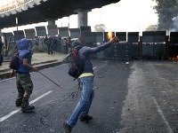 Protesty v Mexiku spojené s uvedením nového prezidenta do úradu