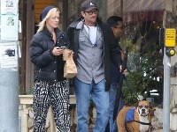 Jennie Garth a Luke Perry trávia spolu čoraz viac času a pôsobia ako zohratý pár.