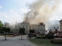 Mohutný požiar zachvátil historický hotel v Revúcej (5. júl 2012)