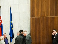 Poslanci NR SR počas tajnej voľby predsedu Najvyššieho kontrolného úradu