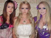 Olga Oleynik (vpravo) a Valeria Lukyanova (v strede)