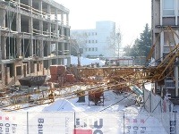 Pád žeriava na stavbe v Bratislave.