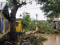 Záplavy zničili množstvo domov a úrody