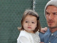 David Beckham s dcérou Harper v náručí