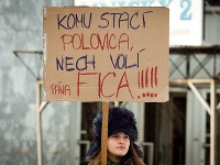 Protestné zhromaždenie zamestnancov školstva v Bratislavskom kraji pred KOZ SR na Trnavskom mýte