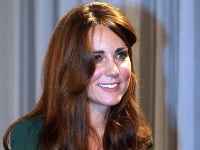 Kate Middleton sa usmieva, no nej tvár nesie viditeľné stopy únavy.