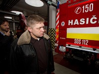 Predseda vlády Robert Fico a minister vnútra Robert Kaliňák počas návštevy stanice Hasičského a záchranného útvaru