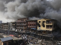 Výbuch skladu so zábavnou pyrotechnikou v Lagose