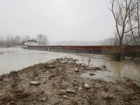 Nehode nákladnej lode na Dunaji