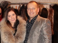Boris Kollár berie Vanessu ako svoju vlastnú dcéru. Na Bratislavských módnych dňoch jej dokonca kúpil kožuch za 4500 €. 