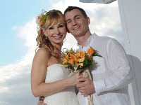 Peter Puškár a Alexandra Novotná sa zobrali v Dominikánskej republike. Pre nevestu bola svadba prekvapením. 