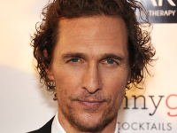 Matthew McConaughey kvôli filmovej úlohe zhodil takmer 20 kíl, no 11 už má naspäť a po čase vyzerá konečne zdravšie.