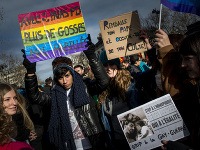 Protesty v Paríži za legalizáciu homosexuálnych zväzkov a adopcií detí takýmito rodinami