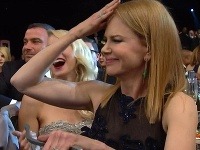 Nad trapasom Jennifer Lawrence s roztrhnutou róbou sa Nicole Kidman chytala za hlavu.