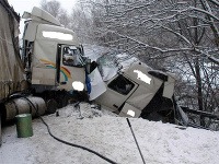 Čelná zrážka dvoch kamiónov pri obci Povina