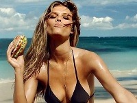 Nina Agdal v šťavnatej reklame reťazca s rýchlym občerstvením