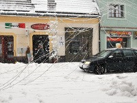 Nápor snehu nevydržalo ani mestské osvetlenie v Prešove