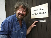 Obľúbený český režisér Zdeněk Troška bol prevezený do nemocnice s podozrením na zápal pľúc. 
