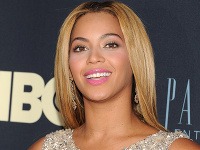 Beyoncé na slávnostnej premiére poodhalila svoje ženské zbrane v priehľadných šatách.