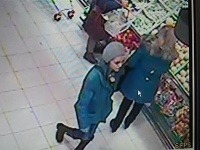Ženu, podozrivú z tejto krádeže, zachytila priemyselná kamera