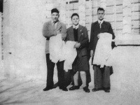 Školák Bergoglio ako 14-ročný so svojimi kamarátmi, 1950, Buenos Aires.