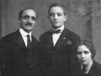 Jorge Bergoglio s rodičmi.