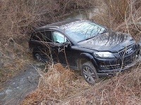 Kradnuté Audi v potoku