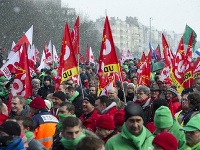 Protest európskych odborárov pred sídlom EÚ: Menej úspor a viac práce