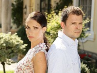 Alexander Bárta tvoril seriálový pár so Zuzanou Kanócz - tá nedávno ukončila nakrúcanie kvôli tehotenstvu. 