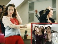 Dominika Mirgová napodobnila napríklad aj kuchynskú scénu z klipu Nicoly Roberts. 
