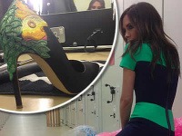 Prudko štýlová Victoria Beckham sa mení na ikonu s vlastnými šatami a s exkluzívnou obuvou.