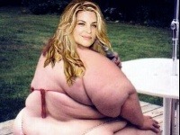 Kirstie Alley sa na webe prirovnala k obéznemu telu v plavkách. Kirstie Alley sa na webe prirovnala k obéznemu telu v plavkách.
