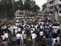 V troskách zrútenej budovy v Bombaji zahynulo najmenej 27 ľudí