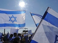 Tisíce mladých židov sa zúčastnili na Pochode živých v Osvienčime