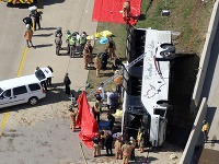 Nehoda si vyžiadala dvoch mŕtvych a 41 zranených