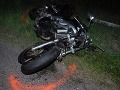 Mladý motorkár (21) doplatil na vysokú rýchlosť: Skončil v strome